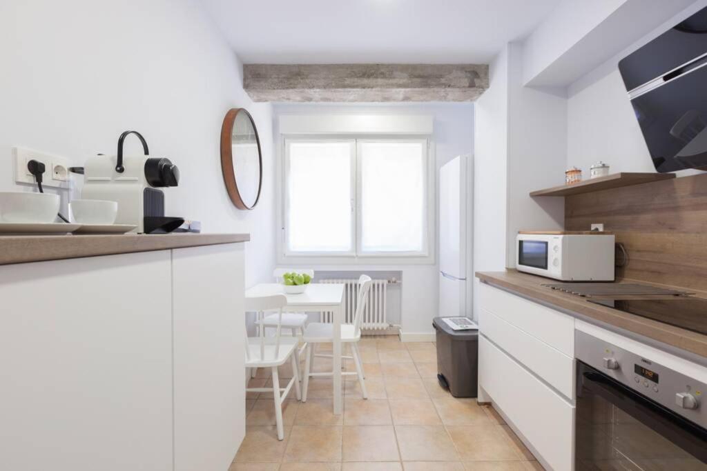 New Gorgeous Central Apartment - Beachfront - 3 Bd サン・セバスティアン エクステリア 写真