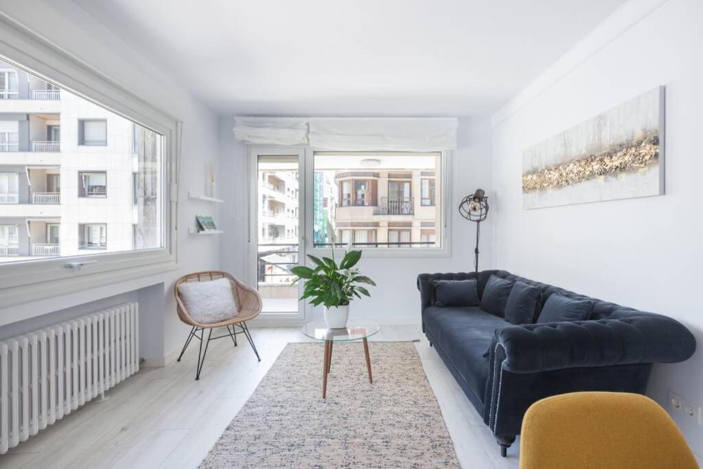 New Gorgeous Central Apartment - Beachfront - 3 Bd サン・セバスティアン エクステリア 写真
