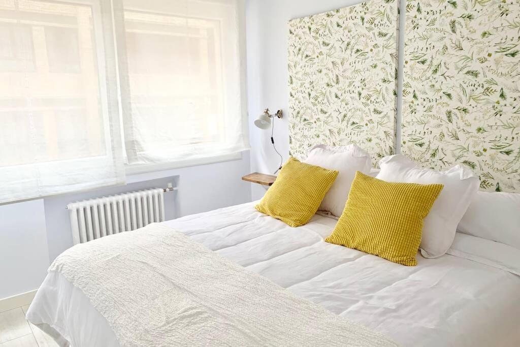 New Gorgeous Central Apartment - Beachfront - 3 Bd サン・セバスティアン エクステリア 写真