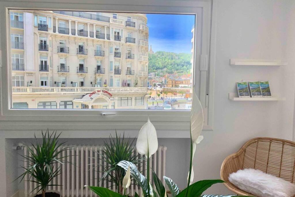 New Gorgeous Central Apartment - Beachfront - 3 Bd サン・セバスティアン エクステリア 写真