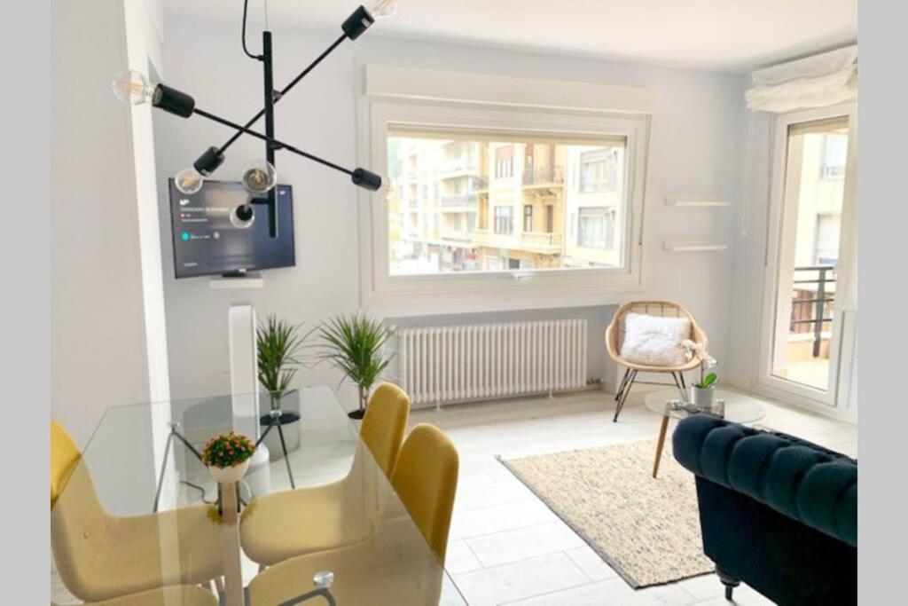 New Gorgeous Central Apartment - Beachfront - 3 Bd サン・セバスティアン エクステリア 写真