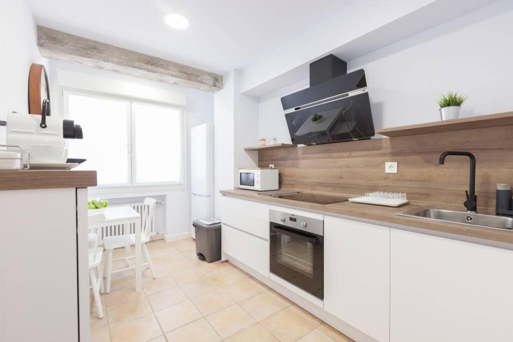New Gorgeous Central Apartment - Beachfront - 3 Bd サン・セバスティアン エクステリア 写真